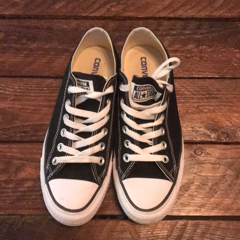 Size 7 barely worn Converse Sneakers